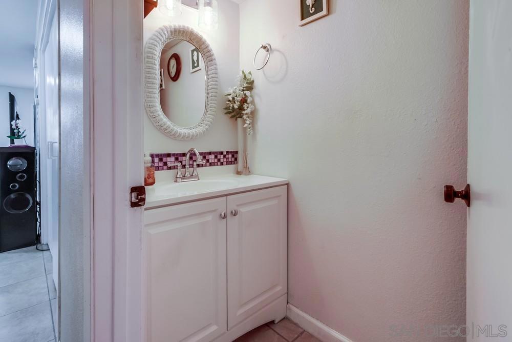5110 N River Rd E Property Photo 18