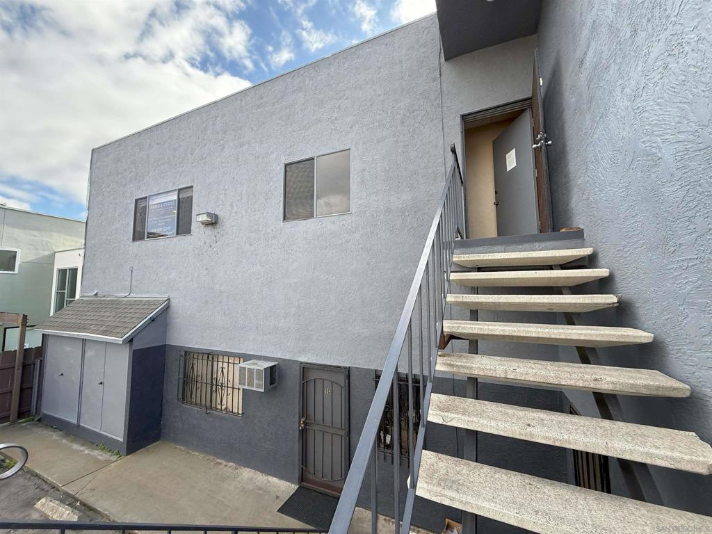 4870 Santa Monica Avenue Property Photo 8