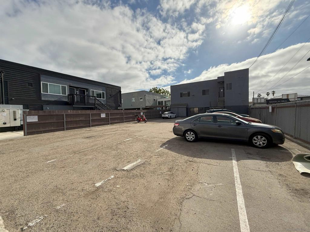 4870 Santa Monica Avenue Property Photo 10