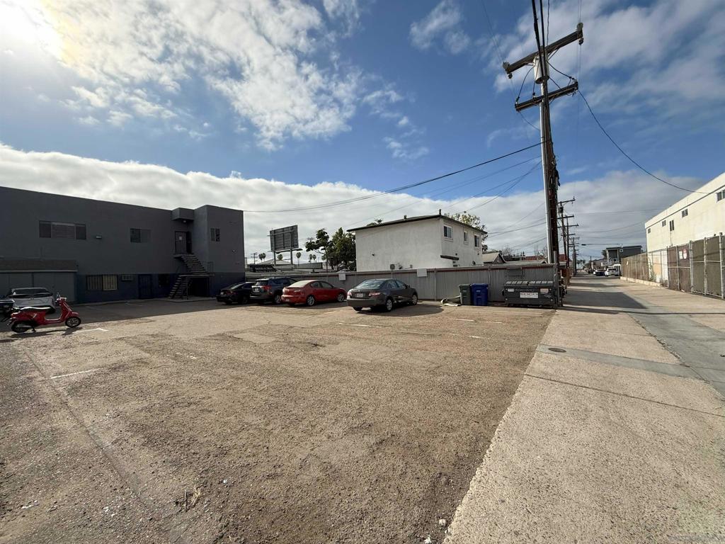 4870 Santa Monica Avenue Property Photo 12
