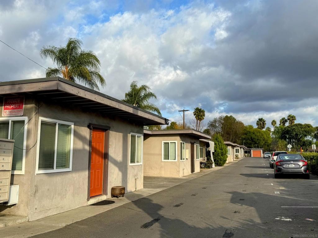 275 S Mollison Ave Property Photo 6