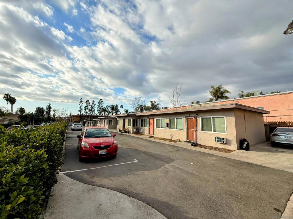 275 S Mollison Ave Property Photo 11