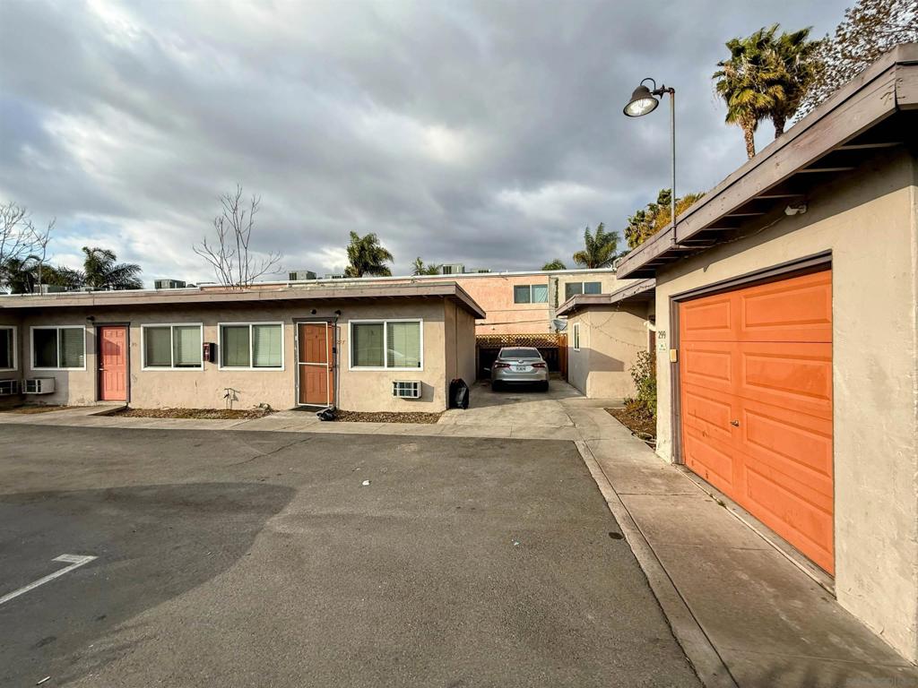 275 S Mollison Ave Property Photo 12