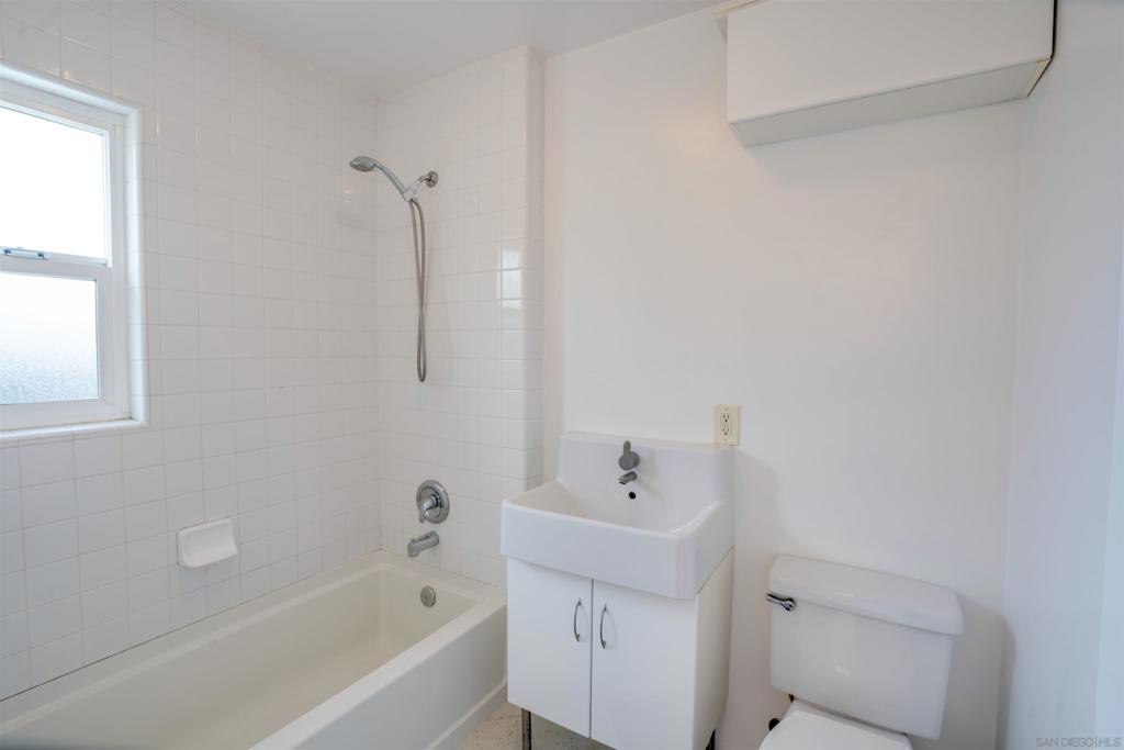 370 Tamarack Ave Property Photo 14