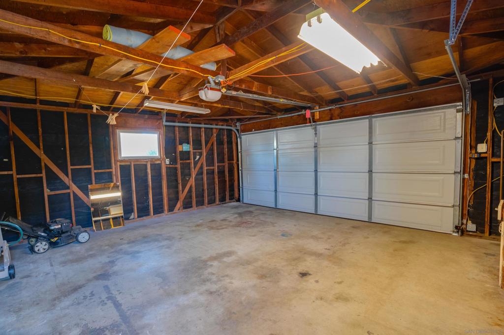 370 Tamarack Ave Property Photo 15