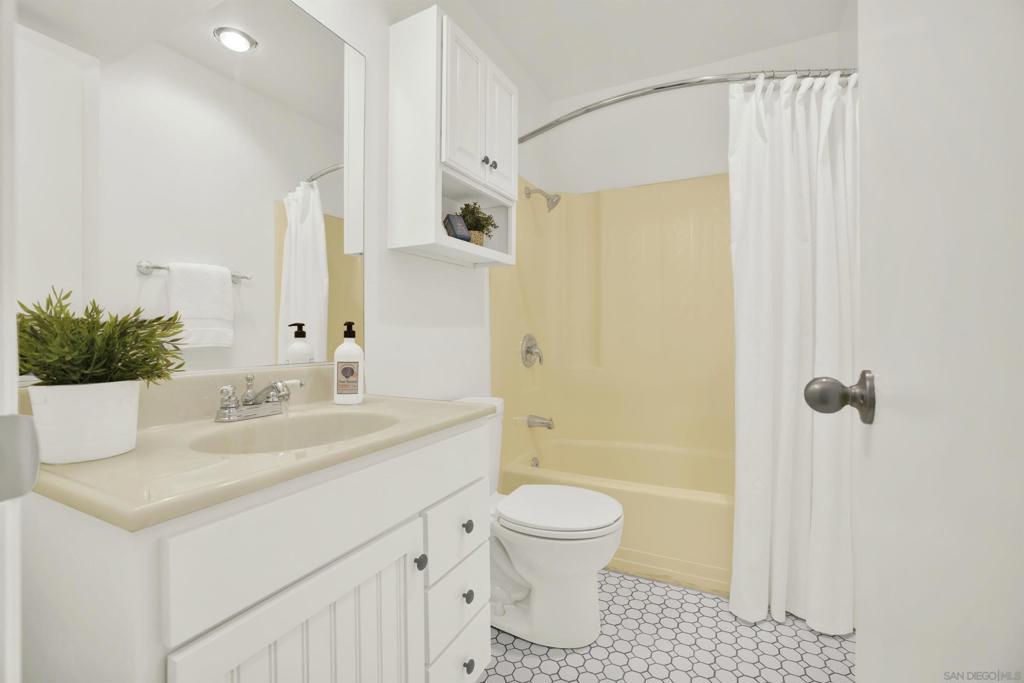 5700 Baltimore Dr 165 Property Photo 22