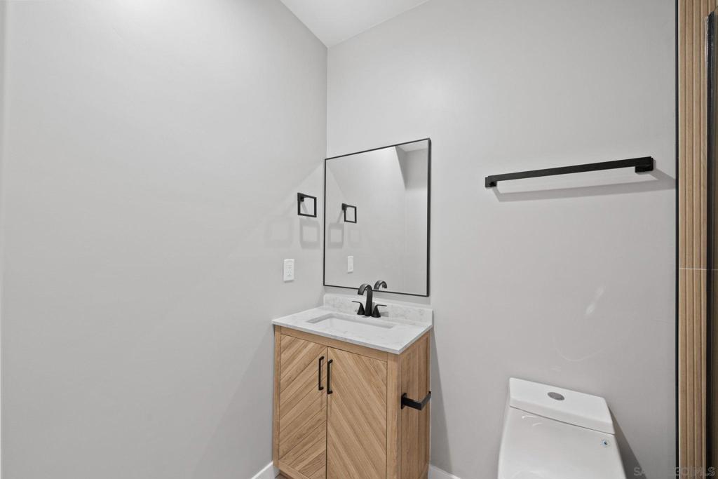 2386 W Jewett St Property Photo 6