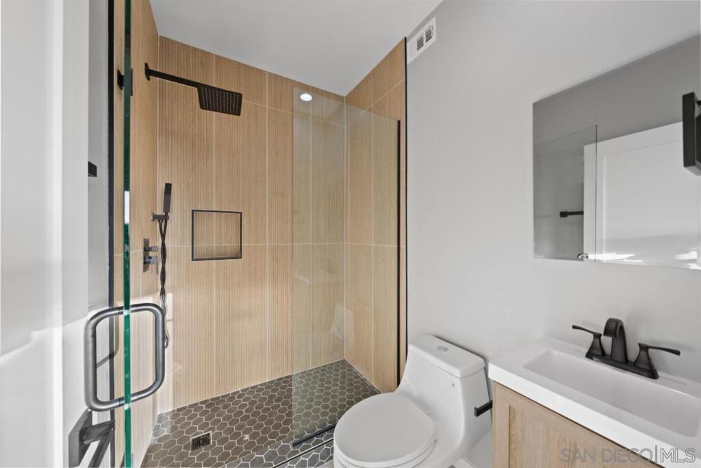 2386 W Jewett St Property Photo 10