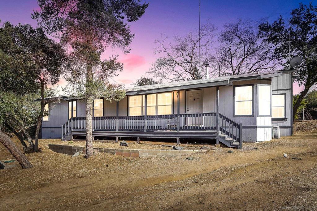 20855 Cinnamon Dr Property Photo