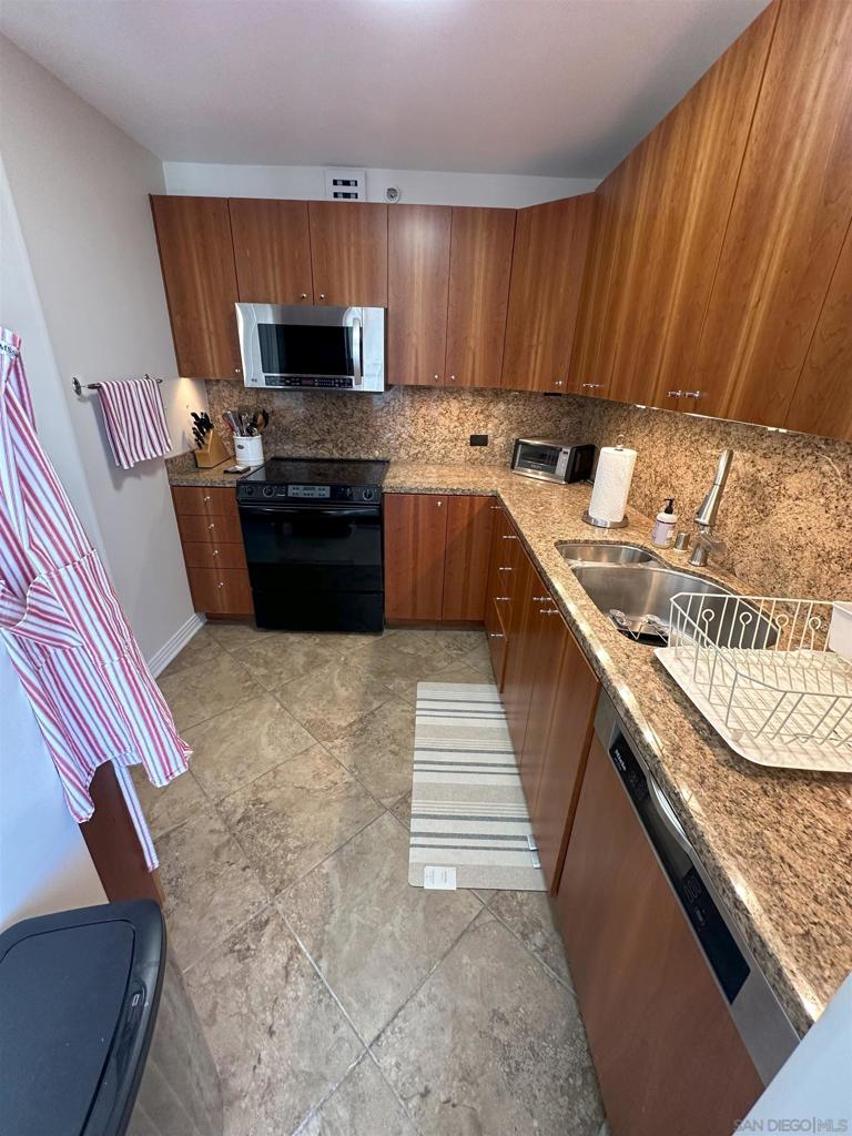 1780 Avenida Del Mundo 1104 Property Photo 12