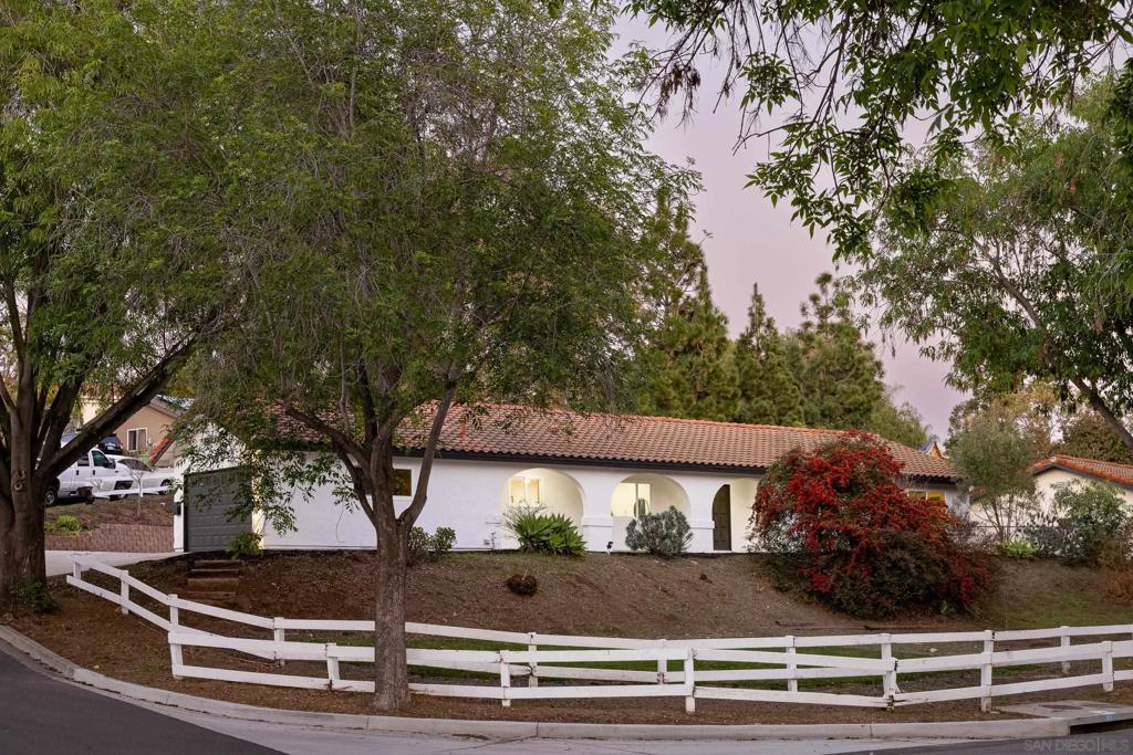 1502 Surrey Ct Property Photo 1