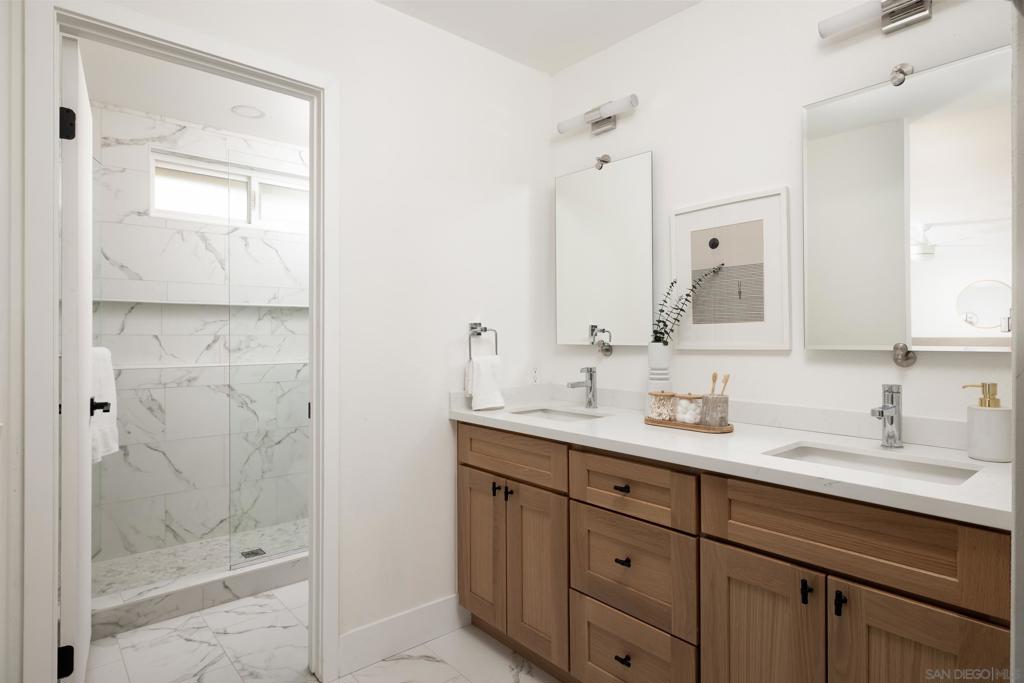 1502 Surrey Ct Property Photo 10