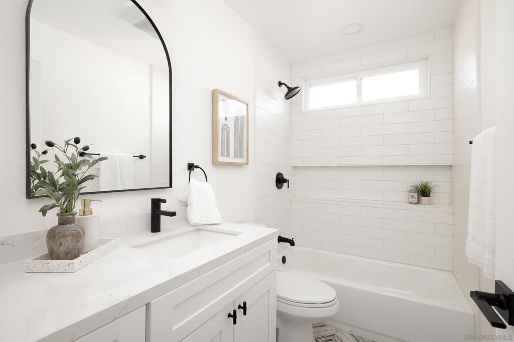 1502 Surrey Ct Property Photo 12