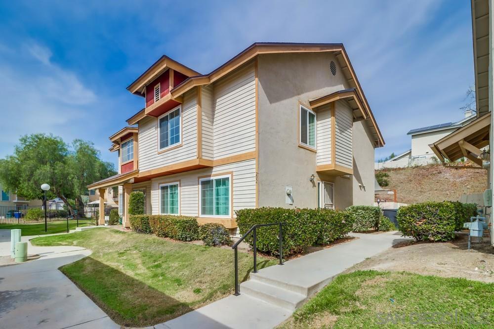 2027 Manzana Way Property Photo