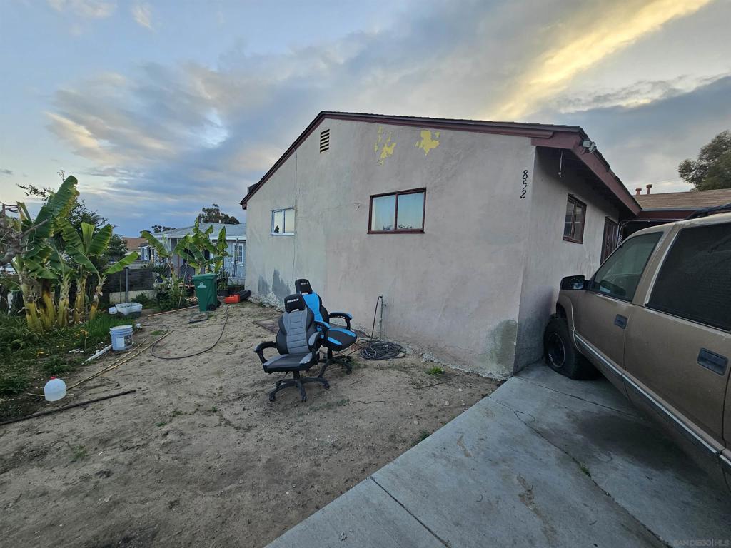 852 54 N Escuela St Property Photo