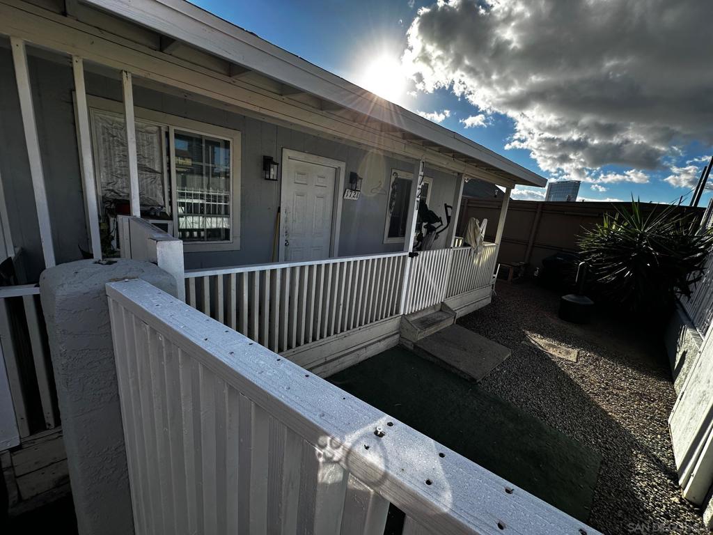 1721 29 Commercial St Property Photo 7