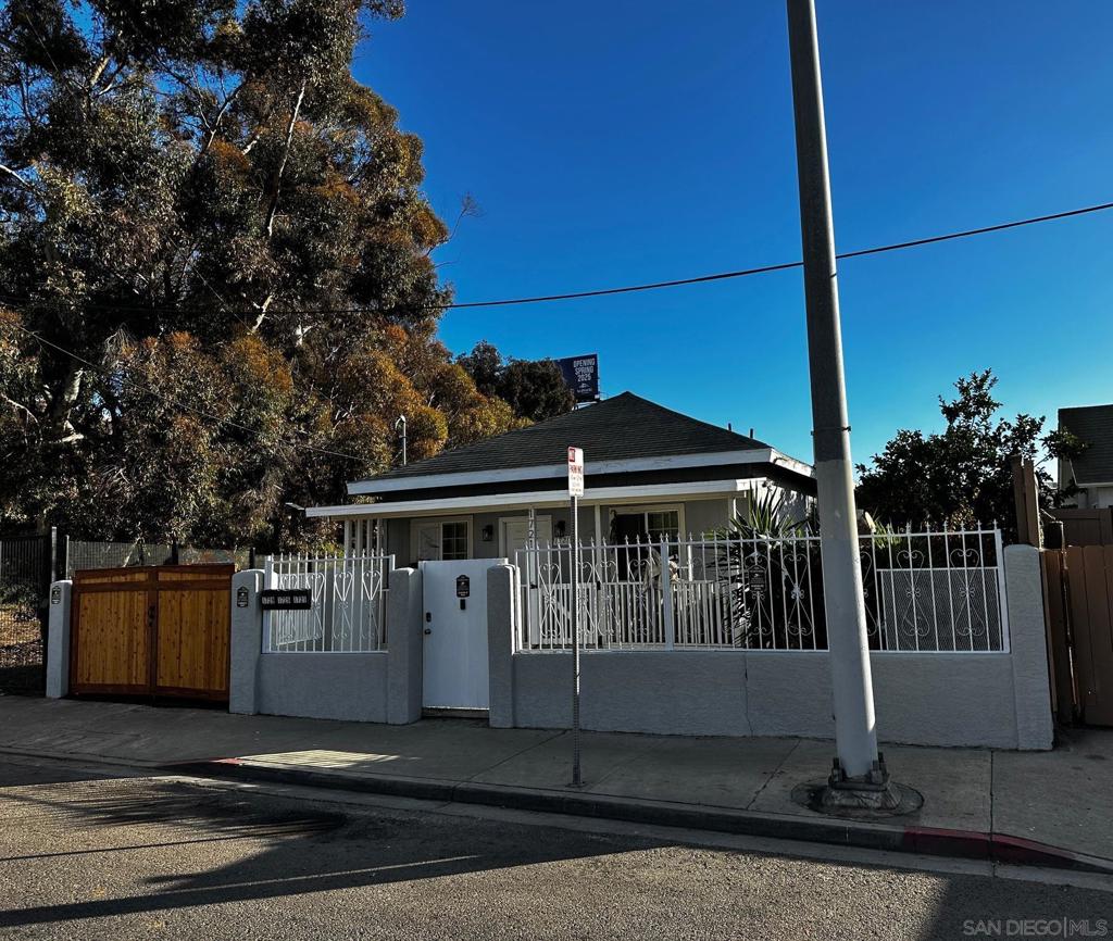 1721 29 Commercial St Property Photo 8