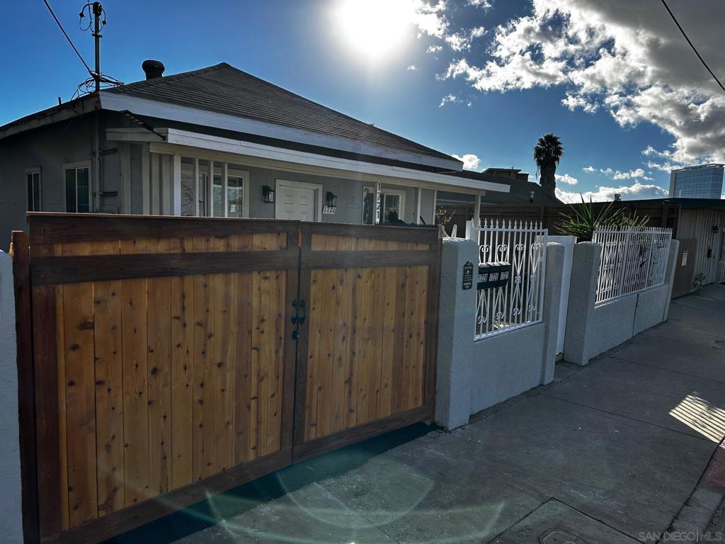 1721 29 Commercial St Property Photo 9