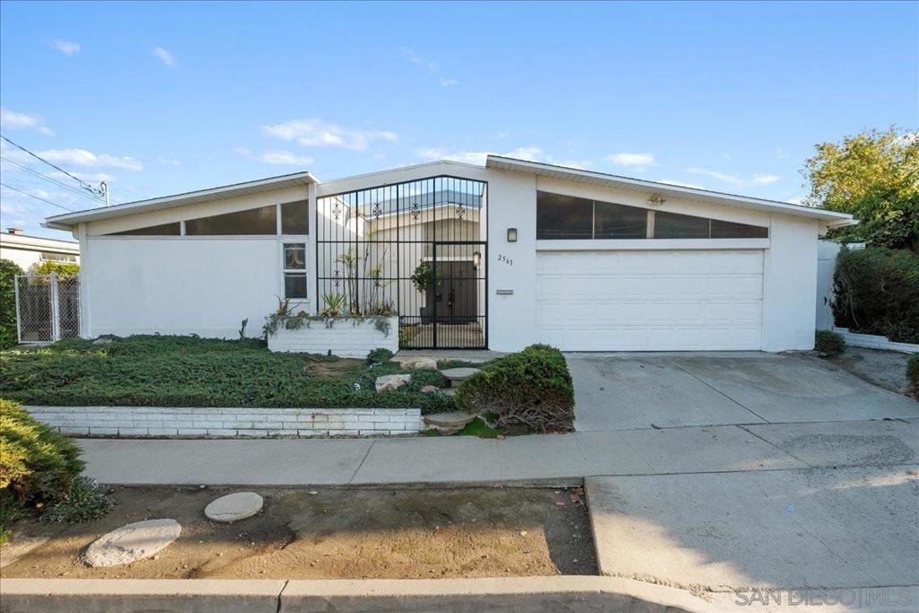 2561 Loring St. Property Photo
