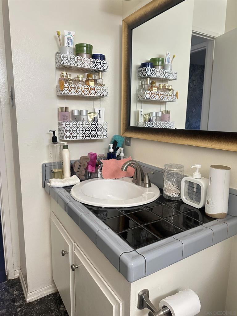 1046 Bartlett Property Photo 5