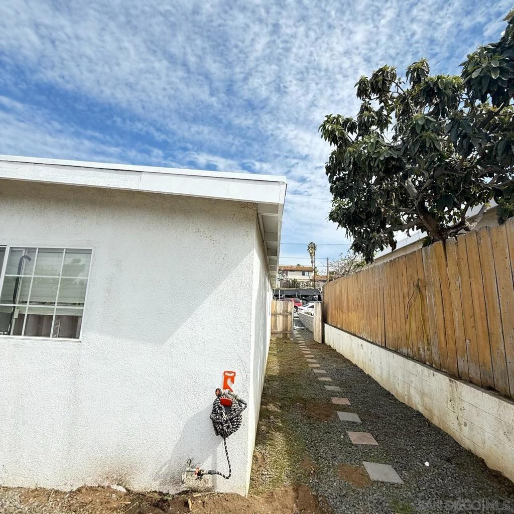 1046 Bartlett Property Photo 11