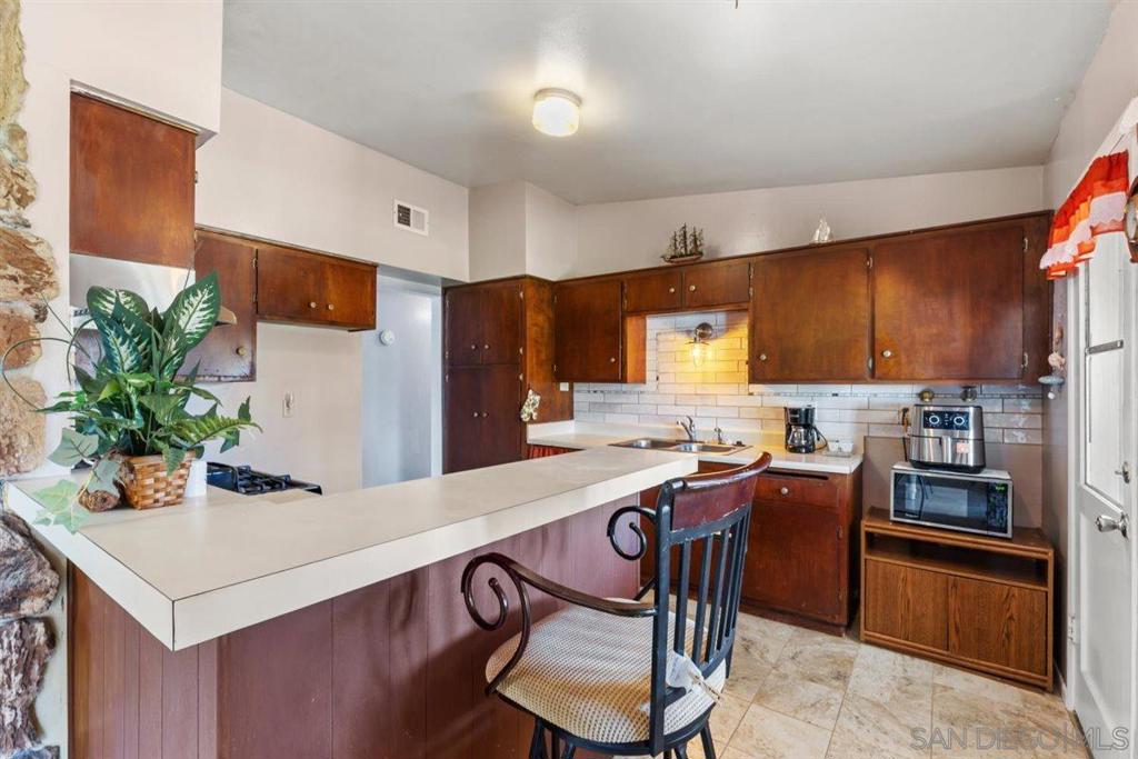 1175 N Midway Dr Property Photo