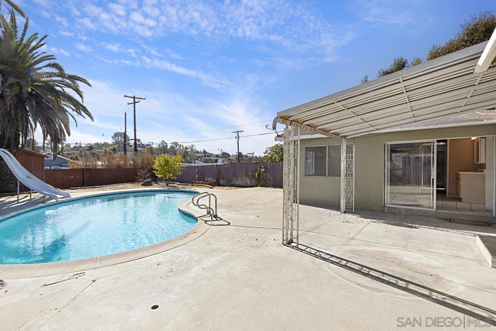 8605 Washington Ave Property Photo