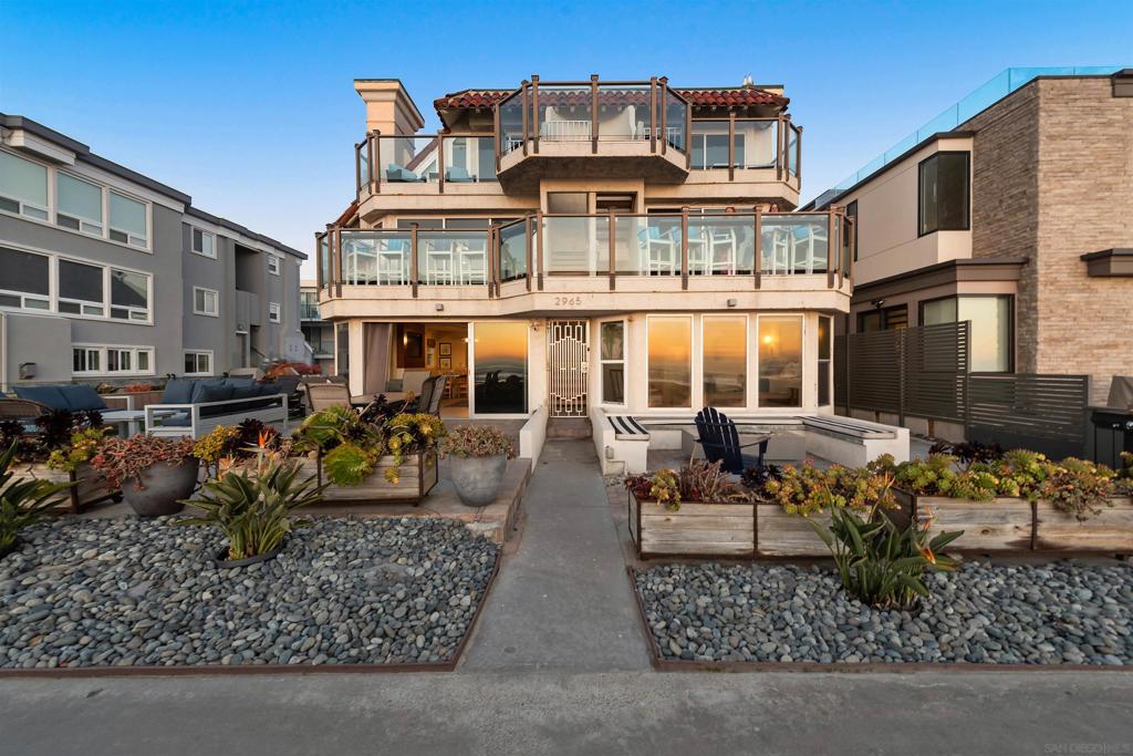 2965 Ocean Front Walk #1 Property Photo