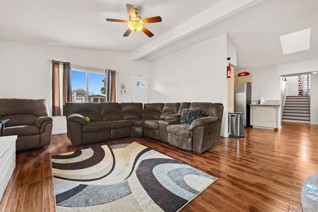 554 Lindsay St Property Photo