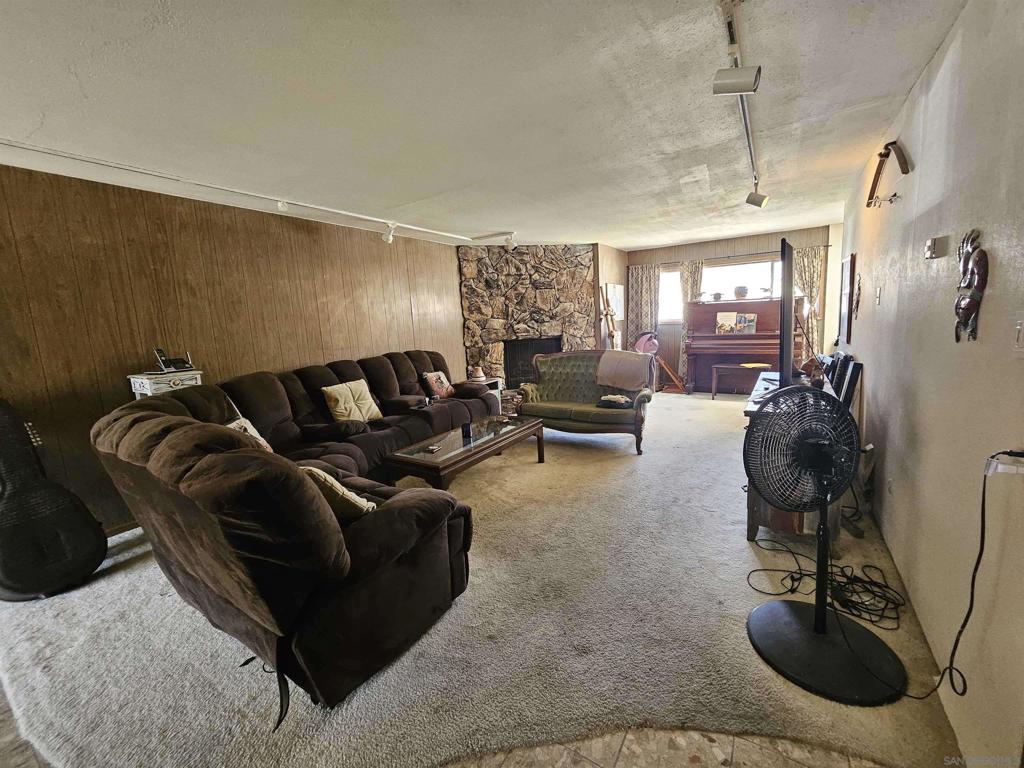 1561 65 Evergreen St Property Photo 2