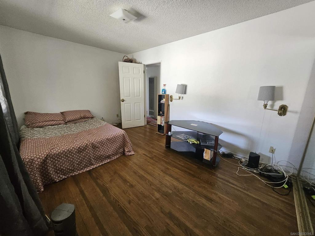 1561 65 Evergreen St Property Photo 3