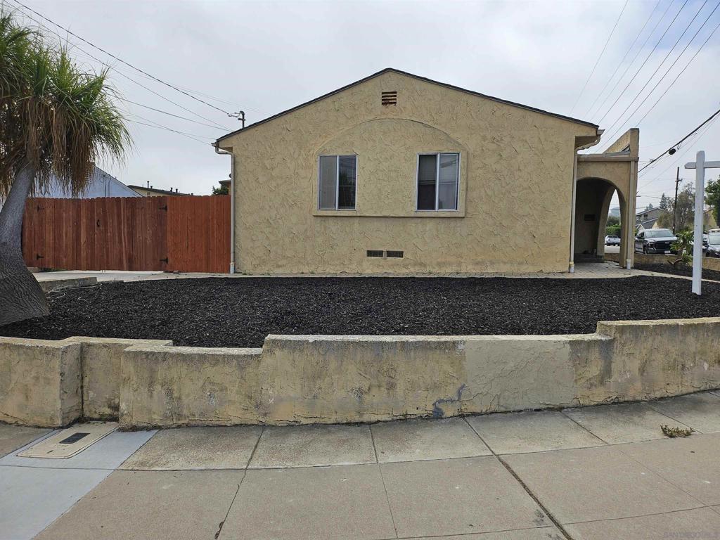 1561 65 Evergreen St Property Photo 9