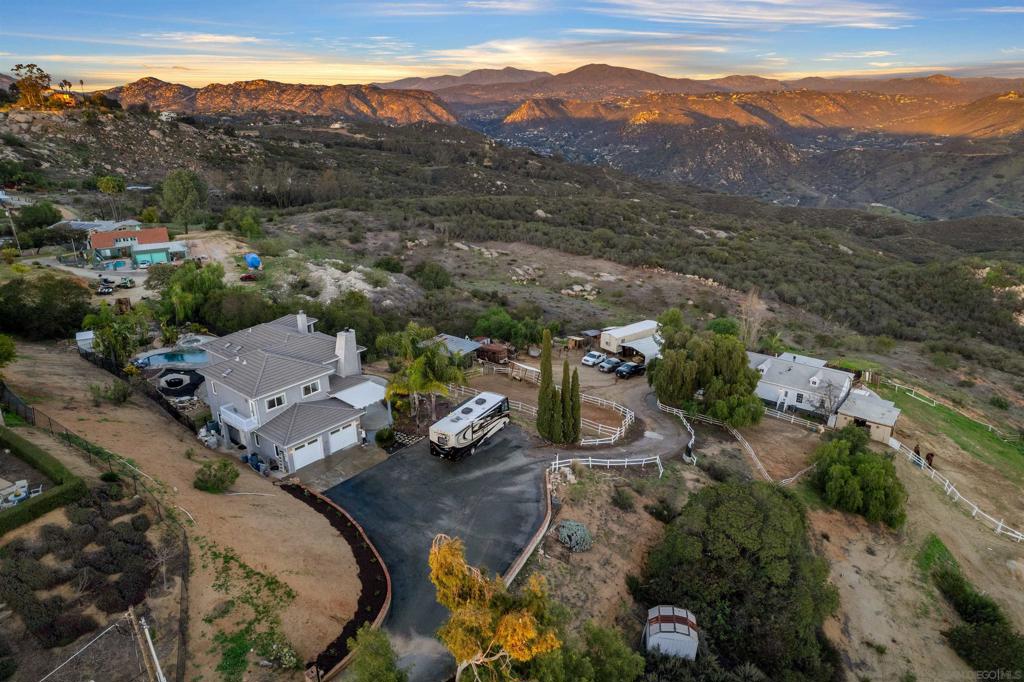 410 Woodland Ln Property Photo 2