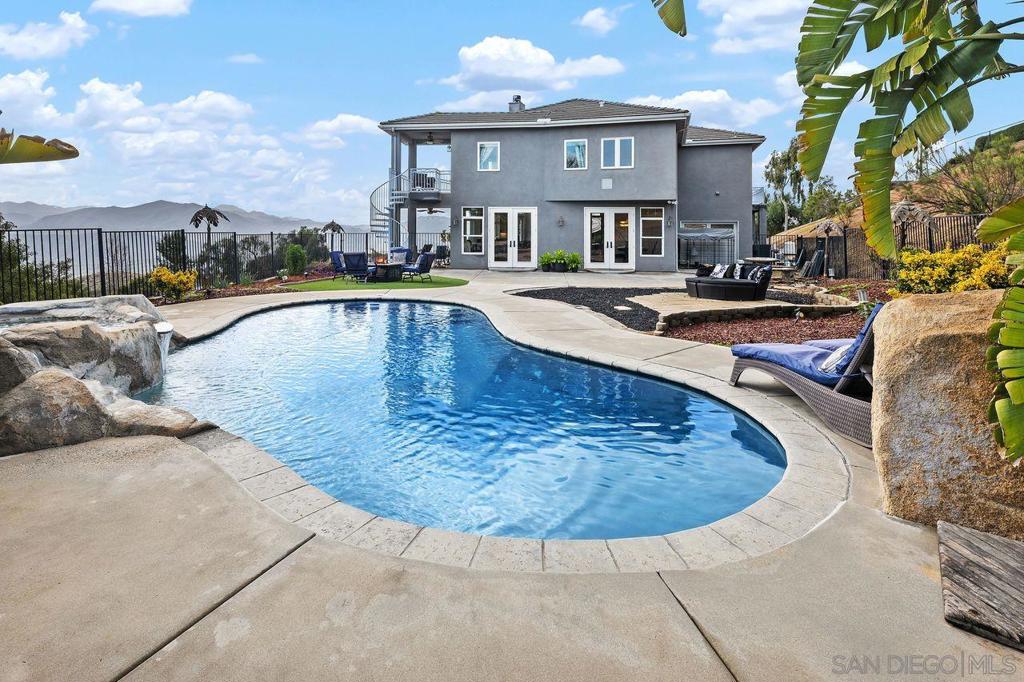 410 Woodland Ln Property Photo 3