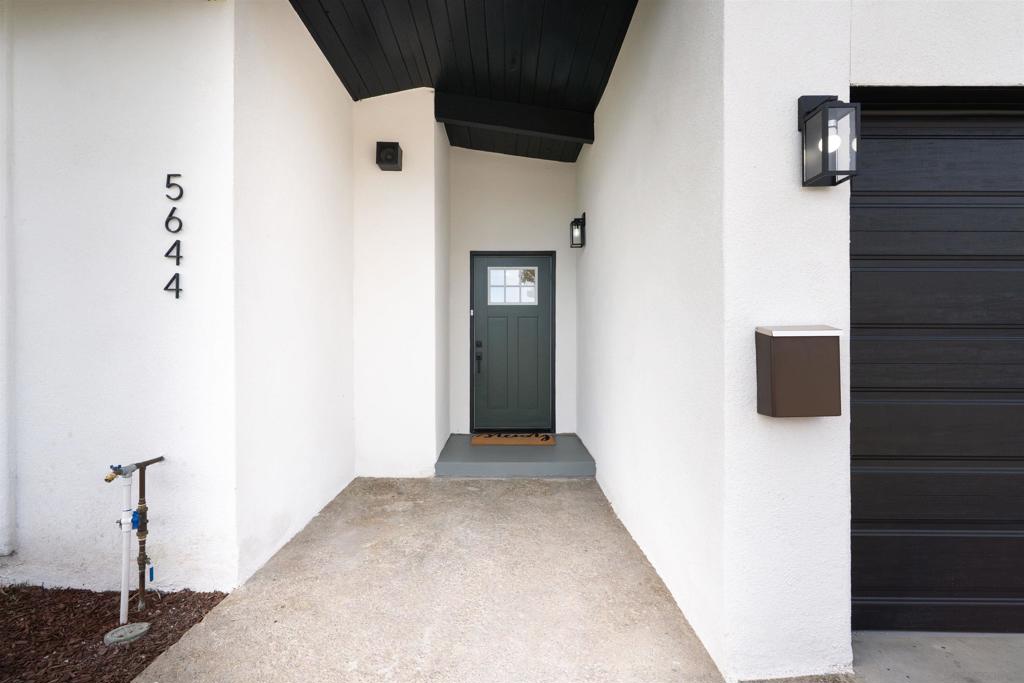 5644 Bromley Way Property Photo 4