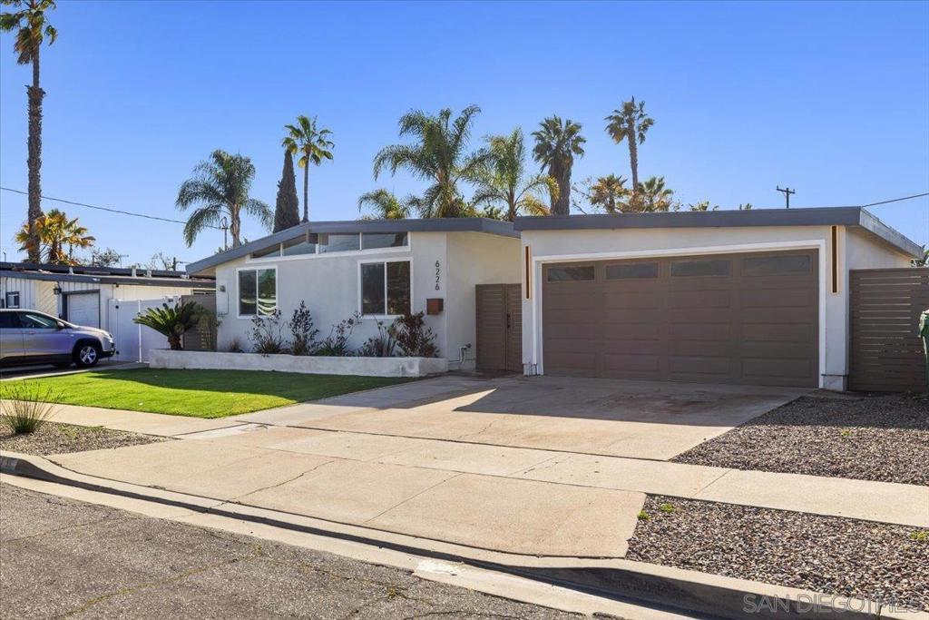 6226 Amber Lake Ave Property Photo