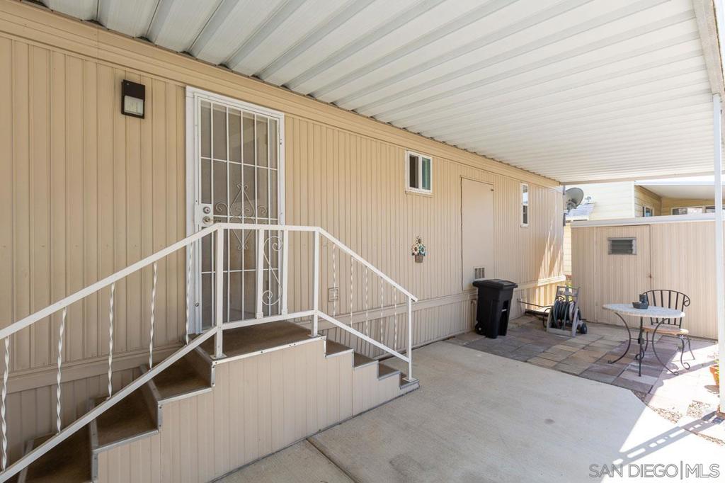 2280 E Valley Parkway E 75 Property Photo 17
