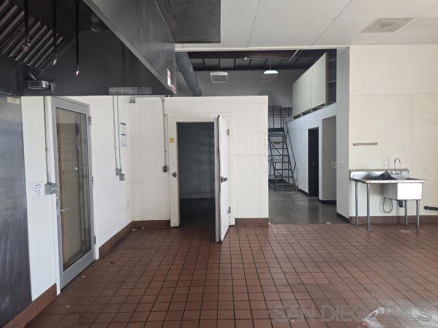 1805 Newton Ave Property Photo 3