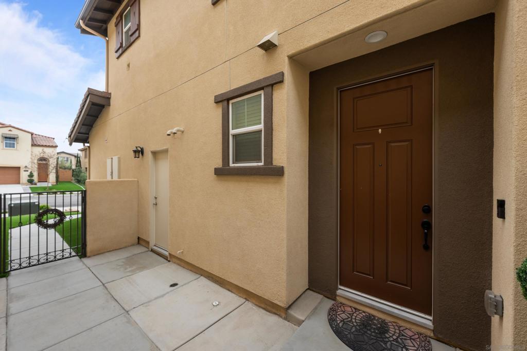 38512 Rosegate Pl Property Photo 3