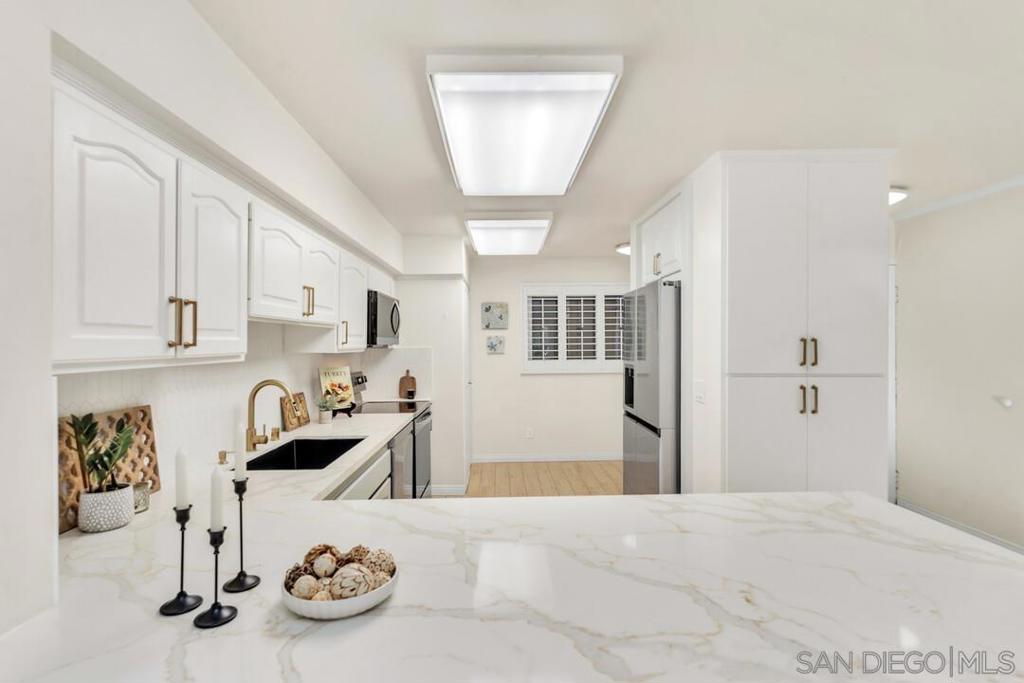 2600 Torrey Pines Rd B17 Property Photo 3