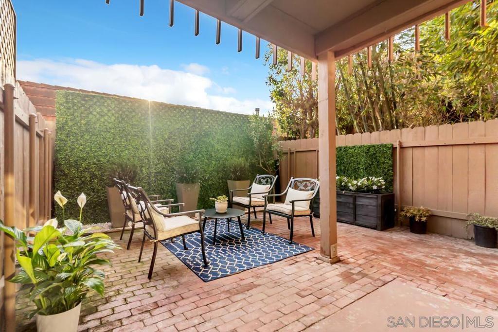 2600 Torrey Pines Rd B17 Property Photo 21