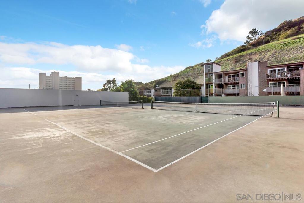2600 Torrey Pines Rd B17 Property Photo 25