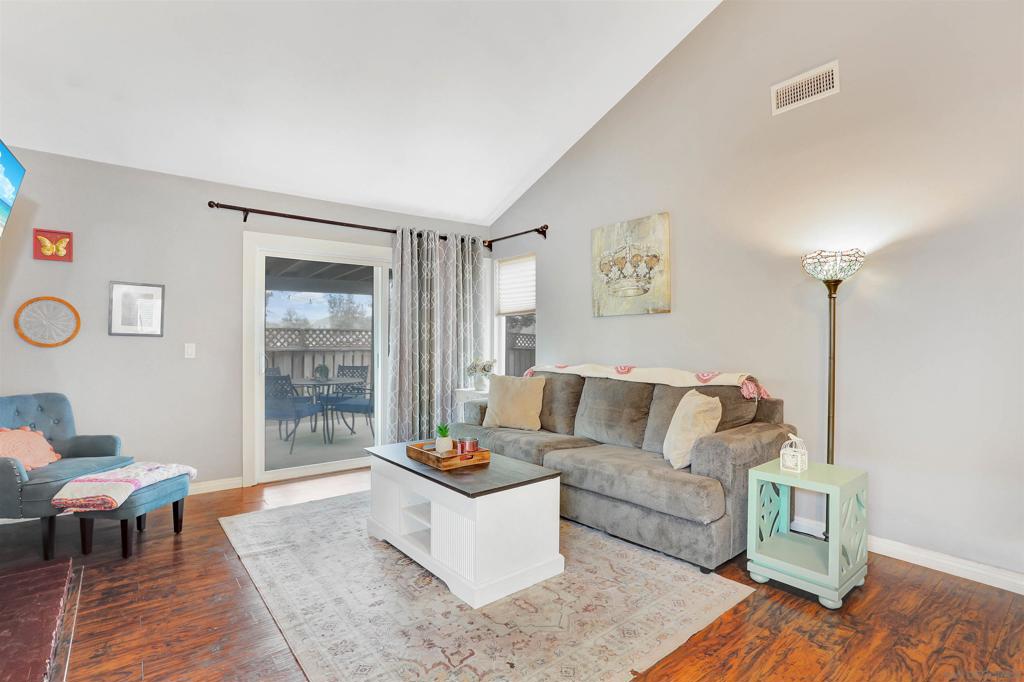 1819 Castle Glen Property Photo 1