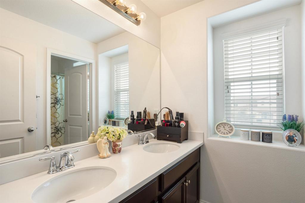 16022 Cascade Dr Property Photo 13