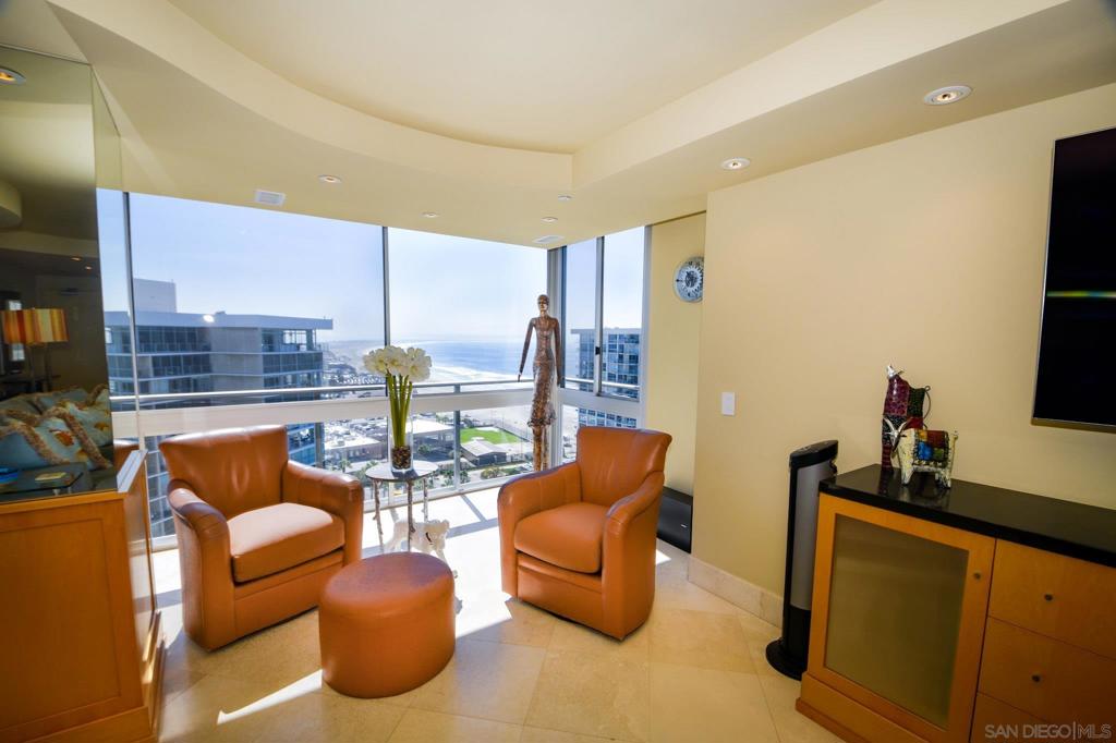 1810 Avenida Del Mundo 1609 Property Photo 3