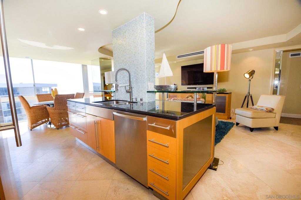 1810 Avenida Del Mundo 1609 Property Photo 10