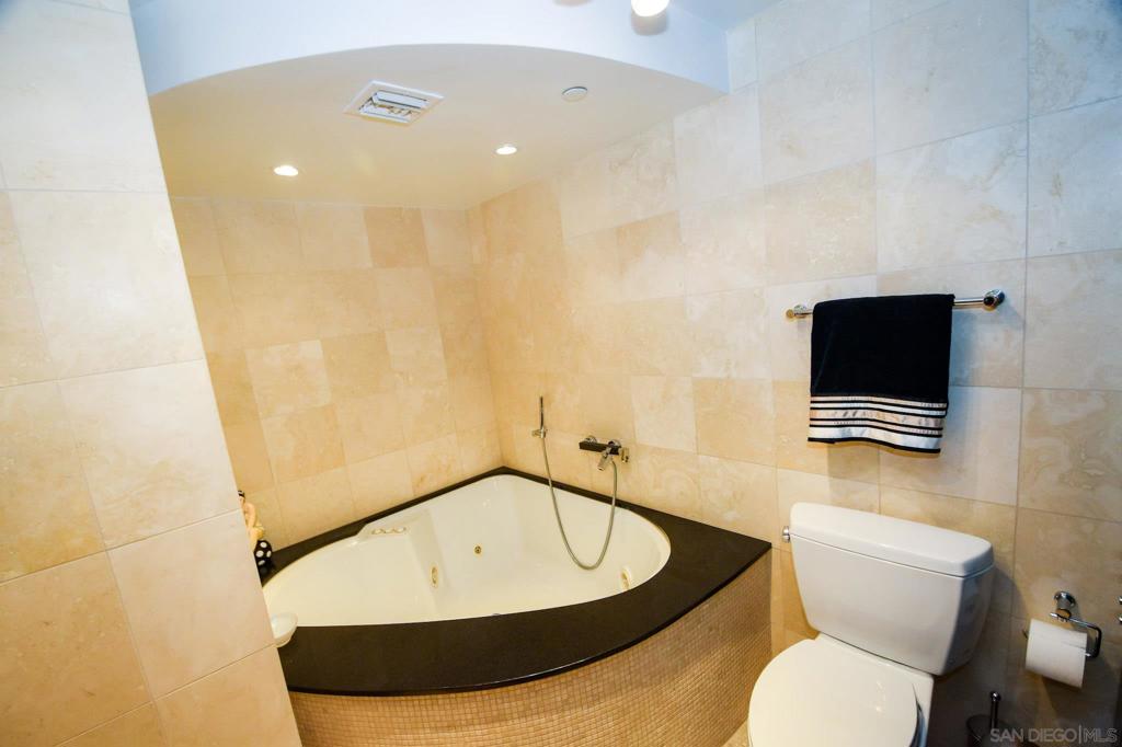 1810 Avenida Del Mundo 1609 Property Photo 18