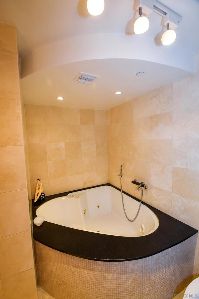 1810 Avenida Del Mundo 1609 Property Photo 19