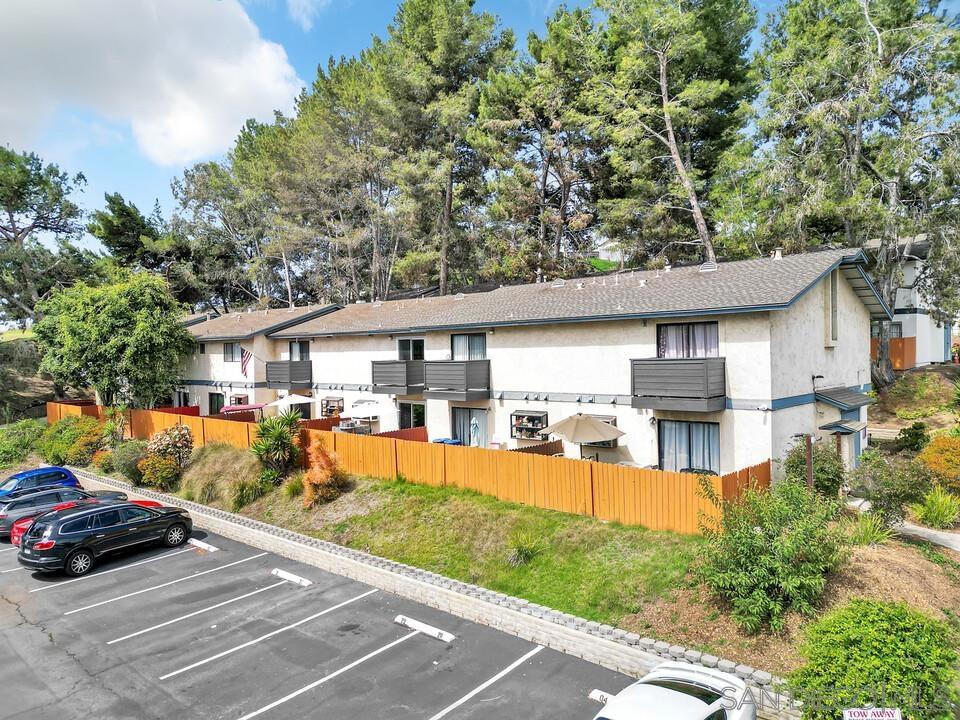 5875 Reo Ter C Property Photo 1