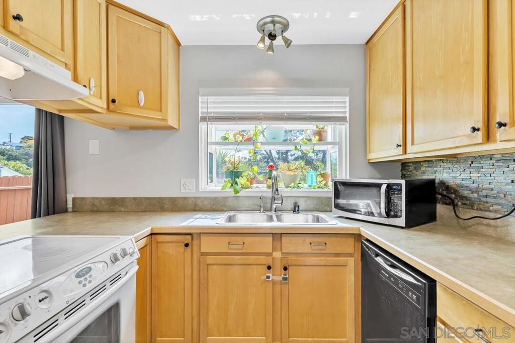 5875 Reo Ter C Property Photo 5